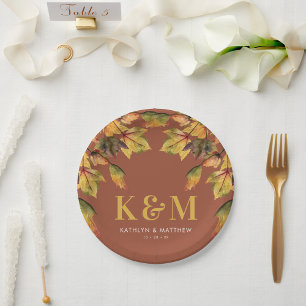 Plato De Papel Monograma de la boda otoñal ruciana marrón otoño