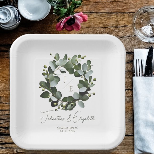 Plato De Papel Monograma moderno Eucalyptus Wreath Boda | Blanca (White Modern Monogram Eucalyptus Wreath Wedding Paper Plates)