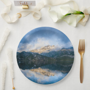 Plato De Papel Montañas y Lago de la Naturaleza Fotografía