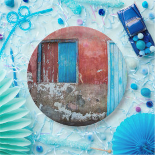 Plato De Papel Muro rojo, azul y gris, puerta y ventana