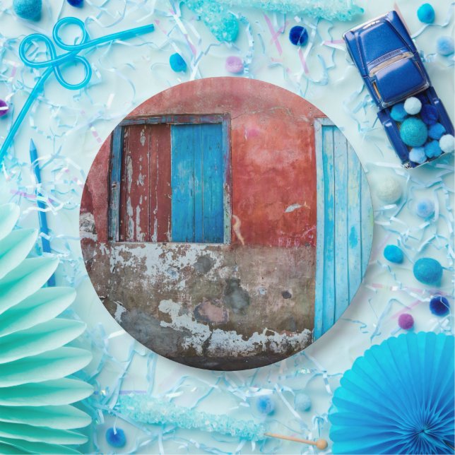 Plato De Papel Muro rojo, azul y gris, puerta y ventana (Fiesta)