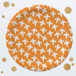 Plato De Papel Naranja fantasma de Halloween<br><div class="desc">Montones de pequeños fantasmas blancos sobre un fondo naranja. Un patrón divertido para los que les gustan las cosas lindas y aterradoras. Particularmente bueno para Halloween. Arte original de Nic Squirrell.</div>