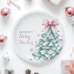 Plato De Papel Navidades Chica de invierno Baby Shower<br><div class="desc">Celebre la llegada de su pequeña niña con esta encantadora placa de papel higiénico con temática invernal. Con un verde azulado árbol de Navidad adornado con un delicado arco rosa y rodeado de copos de nieve pastel, este elegante diseño combina el encanto festivo con un suave toque de coqueta. Perfecto...</div>