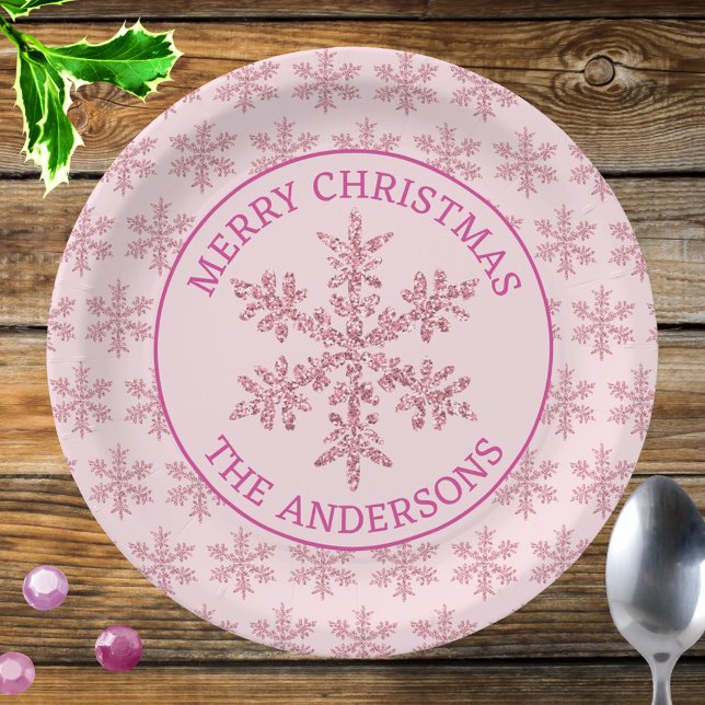 Plato De Papel Navidades de la celebración del Glam Rosa de Nieve (Dress your Christmas table with custom holiday paper plates with faux glitter pink snowflakes!)
