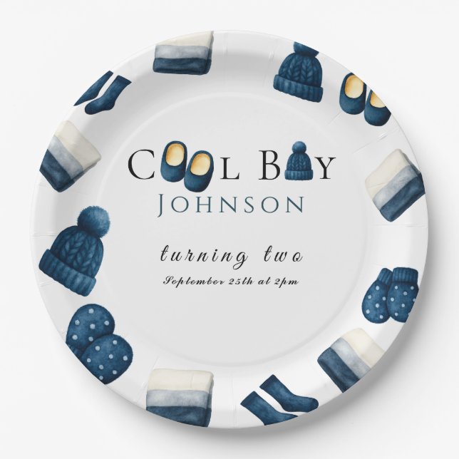 Plato De Papel navidades invierno cálido muchacho que cumple dos  (Anverso)