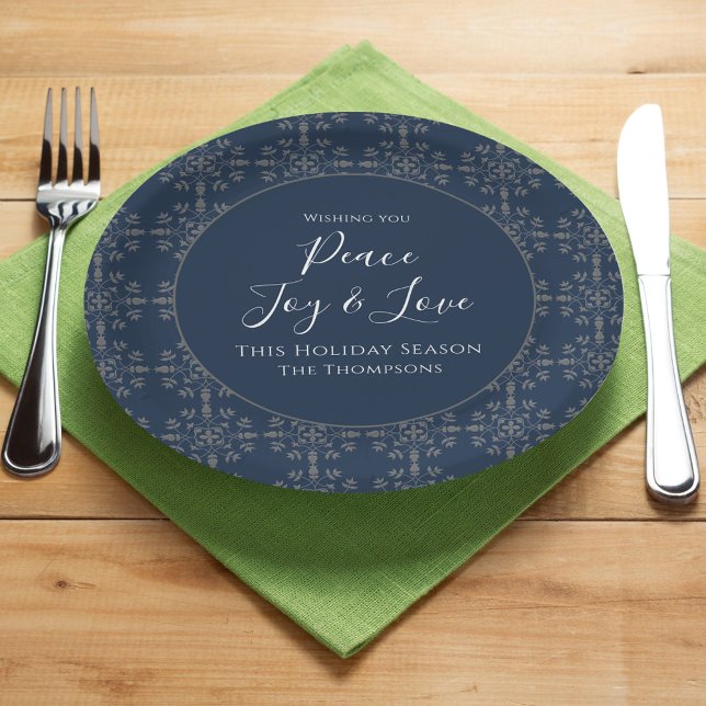 Plato De Papel Navidades Vacaciones Elegantes Paz Alegría Amo Sim (Peace, Joy, and Love holiday Navy Blue custom paper plates.)