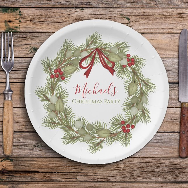 Plato De Papel Navidades Wreath Red Holly Berries Leaf Botánico (Simple Wreath design holiday paper plate with an elegant calligraphy script.)