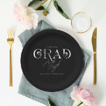 Plato De Papel Negro Moderno Minimalista | Partido de Graduación<br><div class="desc">Platos modernos de fiesta de tipografía moderna en blanco y negro. Comenzando con una fabulosa invitación impresa, establezca el tono con un diseño único y luego lleve el tema a todo el evento. Tu evento será perfecto de principio a fin con pequeños extras especiales. Añada la redacción de su personalizado...</div>