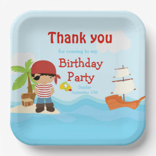 Plato De Papel Niño pirata afroamericano en cumpleaños rojo