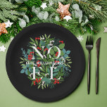 Plato De Papel NOEL Berries Greenery Navidades Negro<br><div class="desc">La palabra NOEL y tu nombre entre hojas y bayas de invierno en un fondo negro (o cualquier color),  estos platos de papel son elegantes para cualquier ocasión de Navidad de vacaciones. COINCIDIENDO con los artículos de nuestra tienda.</div>
