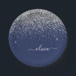 Plato De Papel Nombre de monograma glitter azul marino plateado f<br><div class="desc">Platos de fiesta con nombre y monograma glitter azul marino y plateado. Este es el regalo perfecto para cumpleaños de sweet 16, boda, despedida de soltera, aniversario, baby shower o fiesta de soltera para alguien que ama el glamour de lujo y los estilos chic.</div>