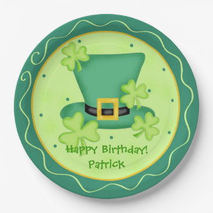 Plato De Papel Nombre del feliz cumpleaños del día de St Patric