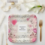 Plato De Papel Notas musicales y Rosas Vintage Design Birthday<br><div class="desc">Placas de papel con un diseño elegante y nostálgico. Hoja musical decorada con un gran corazón rosa y rosas rosas rosas y flores silvestres alrededor de los bordes.</div>