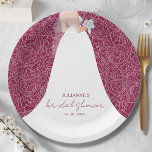 Plato De Papel Novia elegante en ducha de novias de Cranberry<br><div class="desc">Una novia vestida con su boda sobre una rosa blanca sobre un fondo de arándano (o de cualquier color),  se suma mucho a la decoración de la ducha de novia. COINCIDIENDO con los artículos de nuestra tienda.</div>