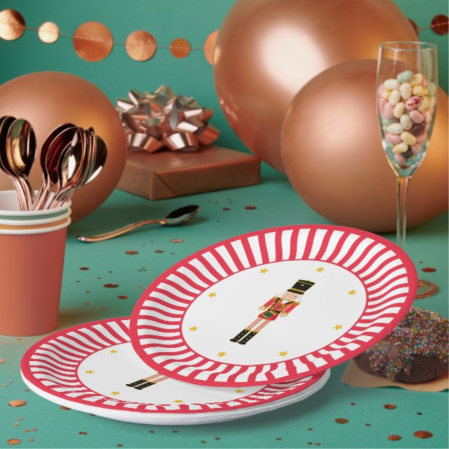 Plato De Papel Nutcracker Christmas Plate Red and White (Multi)