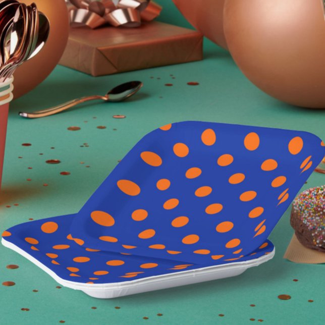 Plato De Papel Orange On Blue Polka Dots Pattern Design  (Subido por el creador)