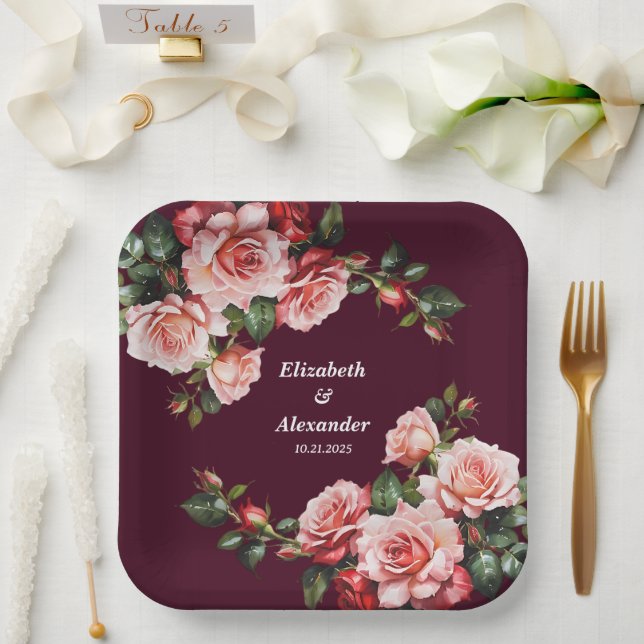 Plato De Papel Oscuro moody rosa y rosas rojas burdeos boda (Boda)