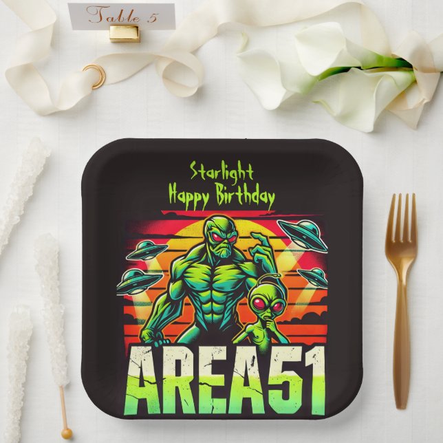 Plato De Papel OVNI de neón sobre el área 51 (Boda)