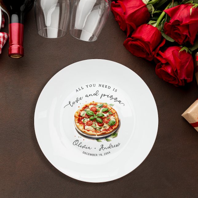 Plato De Papel Papel de cena de amor moderno y pizza (Subido por el creador)