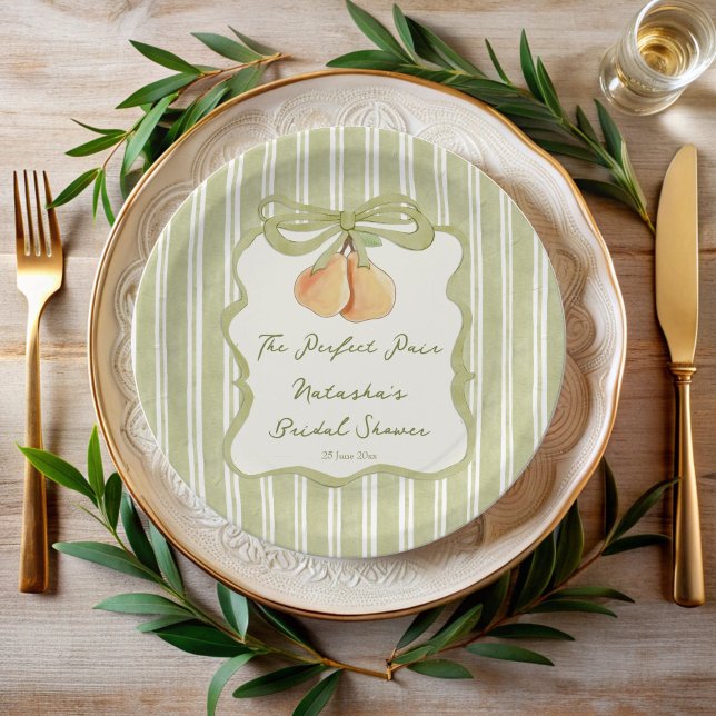 Plato De Papel Pareja perfecta de bridal shower de pera de rayas  (Perfect pair sage green retro stripes pear bridal shower monogrammed personalized paper plates )