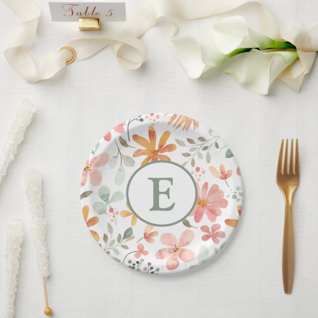 Plato de papel pastel floral con inicial (Boda)