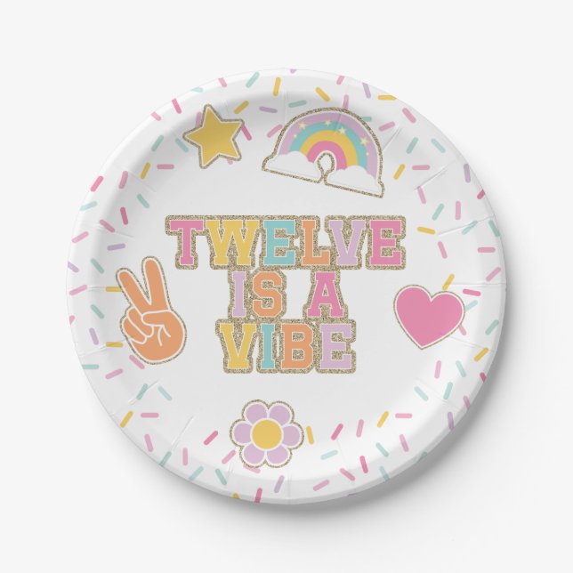 Plato De Papel Patch Preppy Twelve es una Vibra Cumpleaños 12 (Anverso)