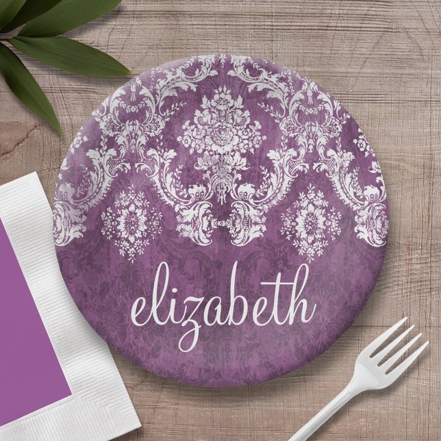 Plato De Papel Patrón de Damasco de Grunge Purple Plum con nombre (Personalized birthday party plate with area for name)