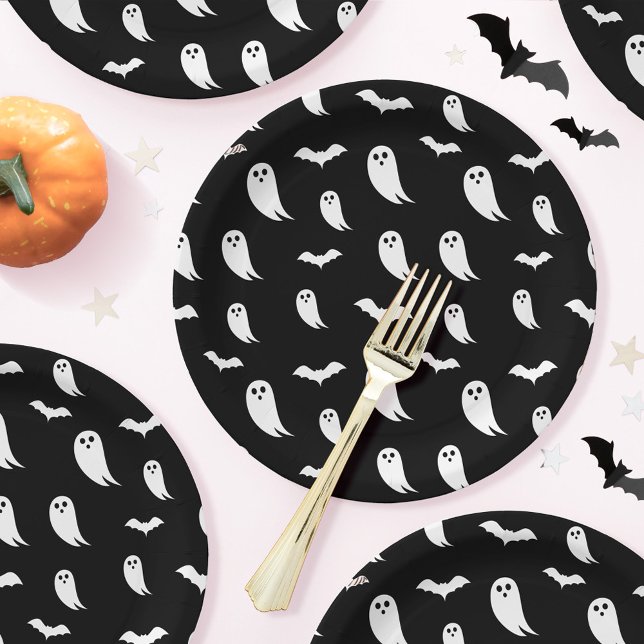 Plato De Papel Patrón de fantasma y murciélago de Halloween blanc (Black & White Halloween Ghost & Bats Pattern Paper Plates)