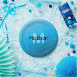 Plato De Papel Patrón de malla geométrica de gradiente cian azul<br><div class="desc">Monograma Personalice con su personalizado inicial y su nombre. Malla geométrica triangular con gradiente oscuro azul claro. patrón,  sombrío,  malla,  triángulos,  geometría,  geométrica,  gradiente,  fresco,  triángulo,  brillante,  azul,  cian</div>