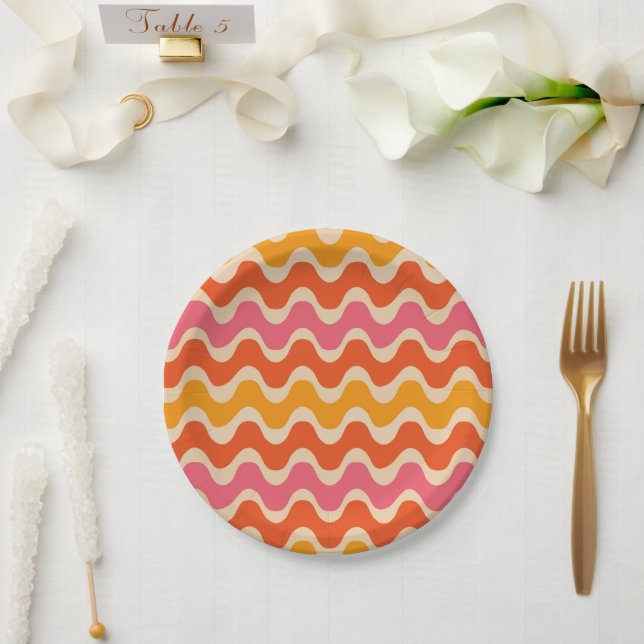 Plato De Papel Patrón de ondas de estilo retro en rosa, naranja y (Boda)