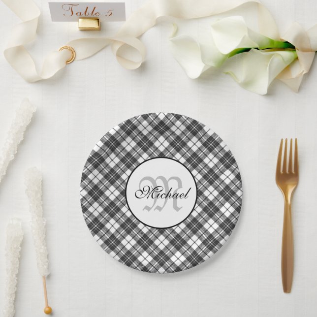 Plato De Papel Patrón de Tartán Navidades Monograma blanco negro (Boda)