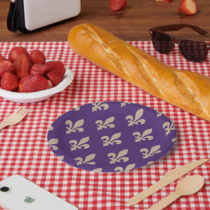 Plato De Papel Patrón Flor de Lis, Crema Real Francesa sobre Púrp