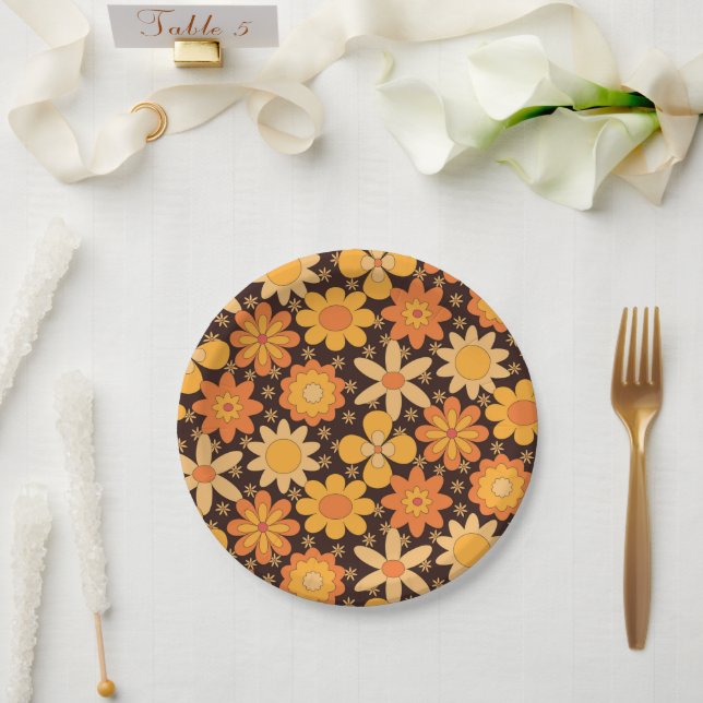 Plato De Papel Patrón floral de Retro Groovy Amarillo y Naranja (Boda)