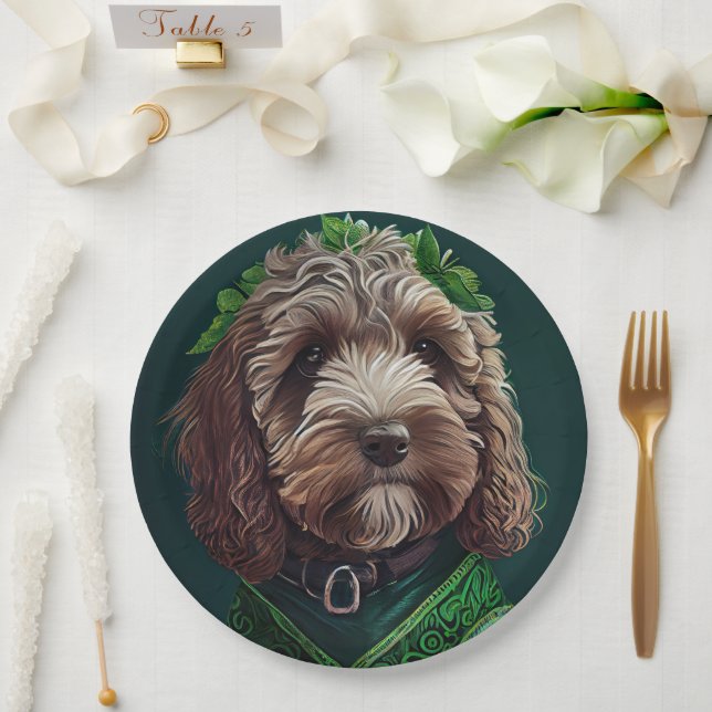 Plato De Papel Perro Cockapoo con vestido de San Patricio (Boda)