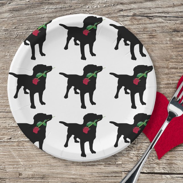 Plato De Papel Perro del Laboratorio Negro lindo sosteniendo la r (Subido por el creador)
