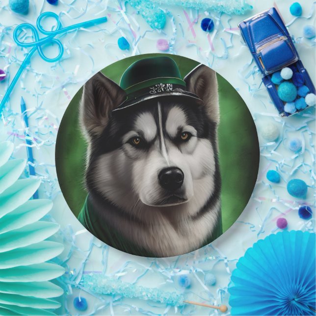 Plato De Papel Perro Malamute de Alaska con vestido de San Patric (Fiesta)