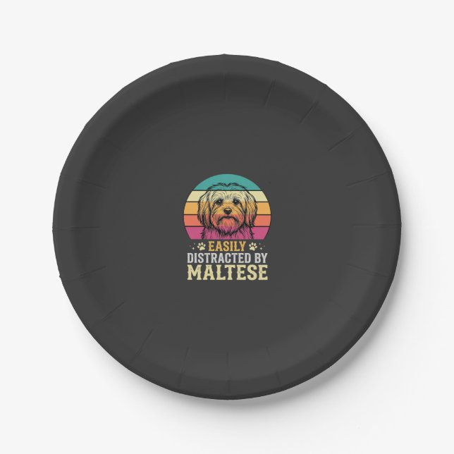 Plato De Papel Perro maltés distraído en puesta de sol retro (Anverso)