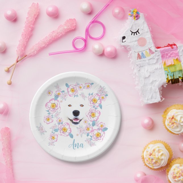 Plato De Papel Perro Samoyed y flores rosadas, nombre personaliza (Fiesta)