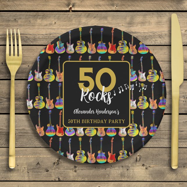 Plato De Papel Personalizado de la fiesta de cumpleaños número 50 (Guitar 50th birthday party custom 50 rocks paper plates with modern gold and black typography )