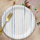 Plato De Papel Pincel de arena y azul costero a rayas<br><div class="desc">Sencillos brochas de color acuático coronan rayas en tonos azul y arena costera. Un diseño sutil con un ambiente de fiesta costera,  perfecto para su casa de playa o junto al lago o frente al mar,  por ejemplo.</div>