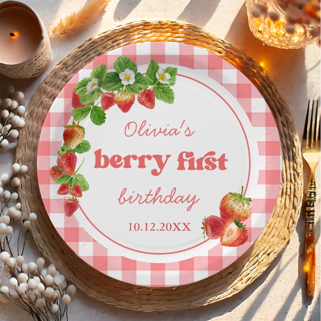 Plato De Papel Pink Gingham Strawberry Birthday (Subido por el creador)
