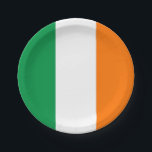 Plato De Papel Placa de papel patriótica con bandera de Irlanda<br><div class="desc">Disfrute de su experiencia gastronómica con nuestros platos de papel con la bandera de Irlanda. Diseñados tanto para conveniencia como para el orgullo cultural, estos platos de papel muestran el icónico diseño tricolor de verde, blanco y naranja, que simboliza la rica historia, unidad e identidad nacional de Irlanda. Ya sea...</div>