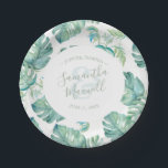 Plato De Papel Placas de papel Boda de la vegetación tropical<br><div class="desc">Los platos botánicos personalizados para su boda tropical o luau o ducha de matrimonio cuentan con una terraza de verde hojas de palma de monstera bordeadas por un nombre y una fecha de ducha personalizados para la novia y el novio. Para ver la temática de la playa correspondiente a aloha...</div>