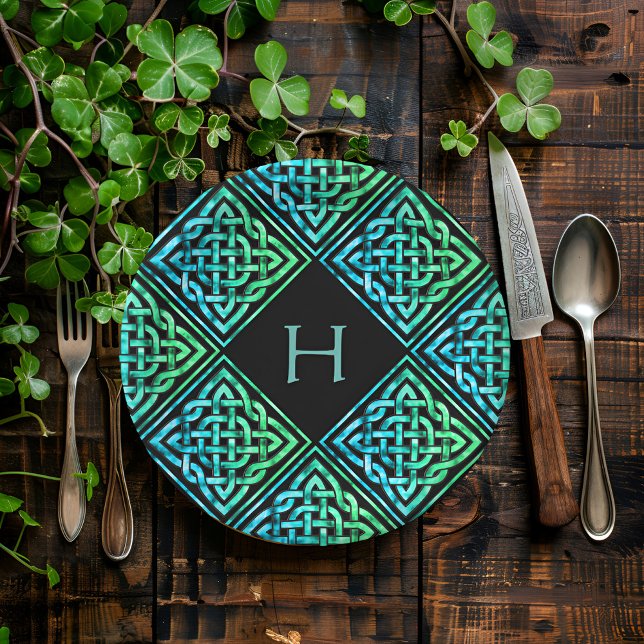 Plato De Papel Placas de papel verde azul monogramo de nudo celta (Add flair to your meal with a personalized Celtic touch! 🍽️✨ #PersonalizedElegance #CelticCharm)