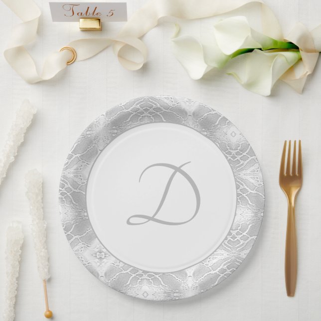 Plato De Papel Plata Monogramada Faux-Satin Plate de papel (Boda)