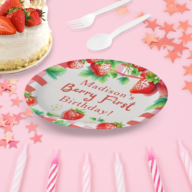 Plato De Papel Primer cumpleaños de Berry - Primer Fiesta Chica d (Sweeten your celebration with this adorable “Berry First Birthday” party plate!)