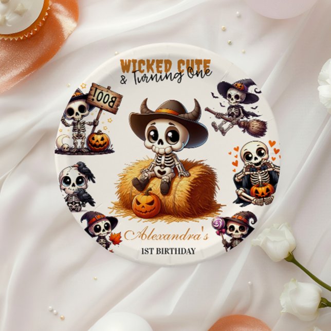 Plato De Papel Primer nacimiento de Halloween Occidental, un deme (Subido por el creador)