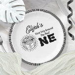 Plato De Papel Primer viaje de Boho por el Fiesta del primer cump<br><div class="desc">Presentamos el primer viaje del Boho alrededor de la plantilla del Fiesta del primer cumpleaños del domingo! Este encantador diseño capta la esencia de la celebración, mezcla elementos de la línea de arte de inspiración azteca y el encanto contemporáneo del estilo escandinavo japonés. En el centro de este diseño se...</div>