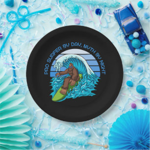 Plato De Papel Pro By Day, Mito De Noche Surfing Bigfoot