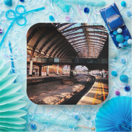 Plato De Papel Puente en la estación